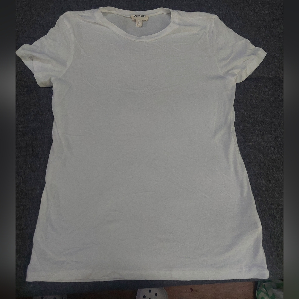 Open‎ Edit white tee small